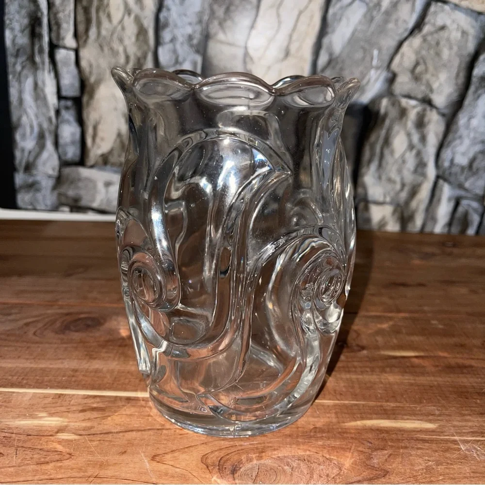 Decorative Clear Scalloped Glass Vase with Swirl Motif Gorgeous